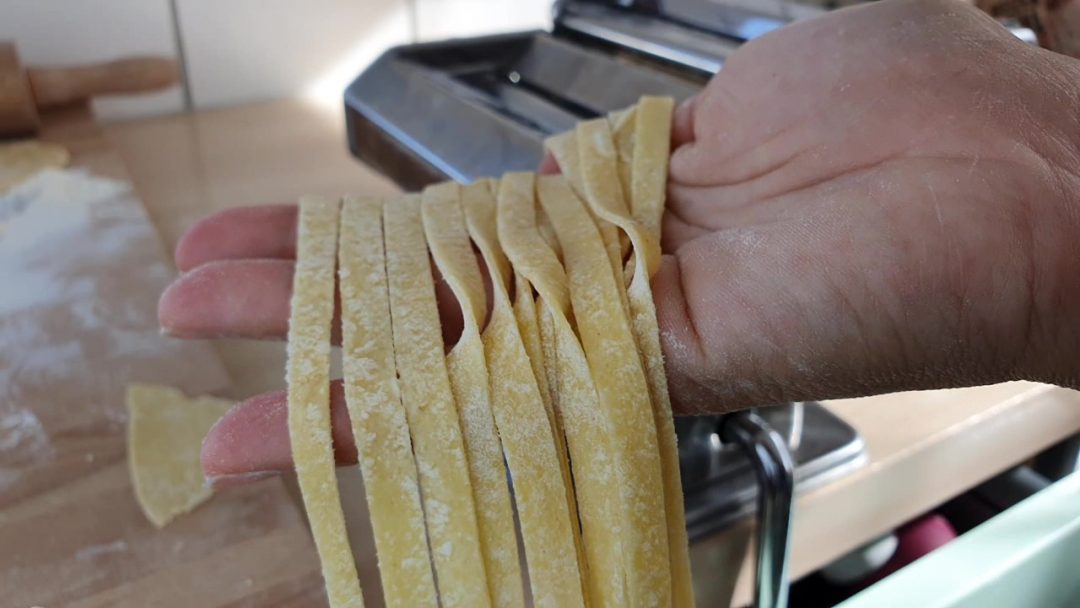 Best Easy Homemade Pasta Recipe (With and Without Pasta Maker